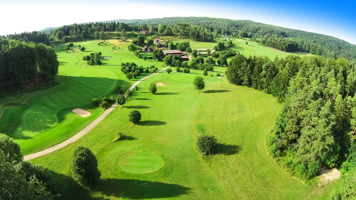 Aerial view of the course with the Gutshof Gerhelm