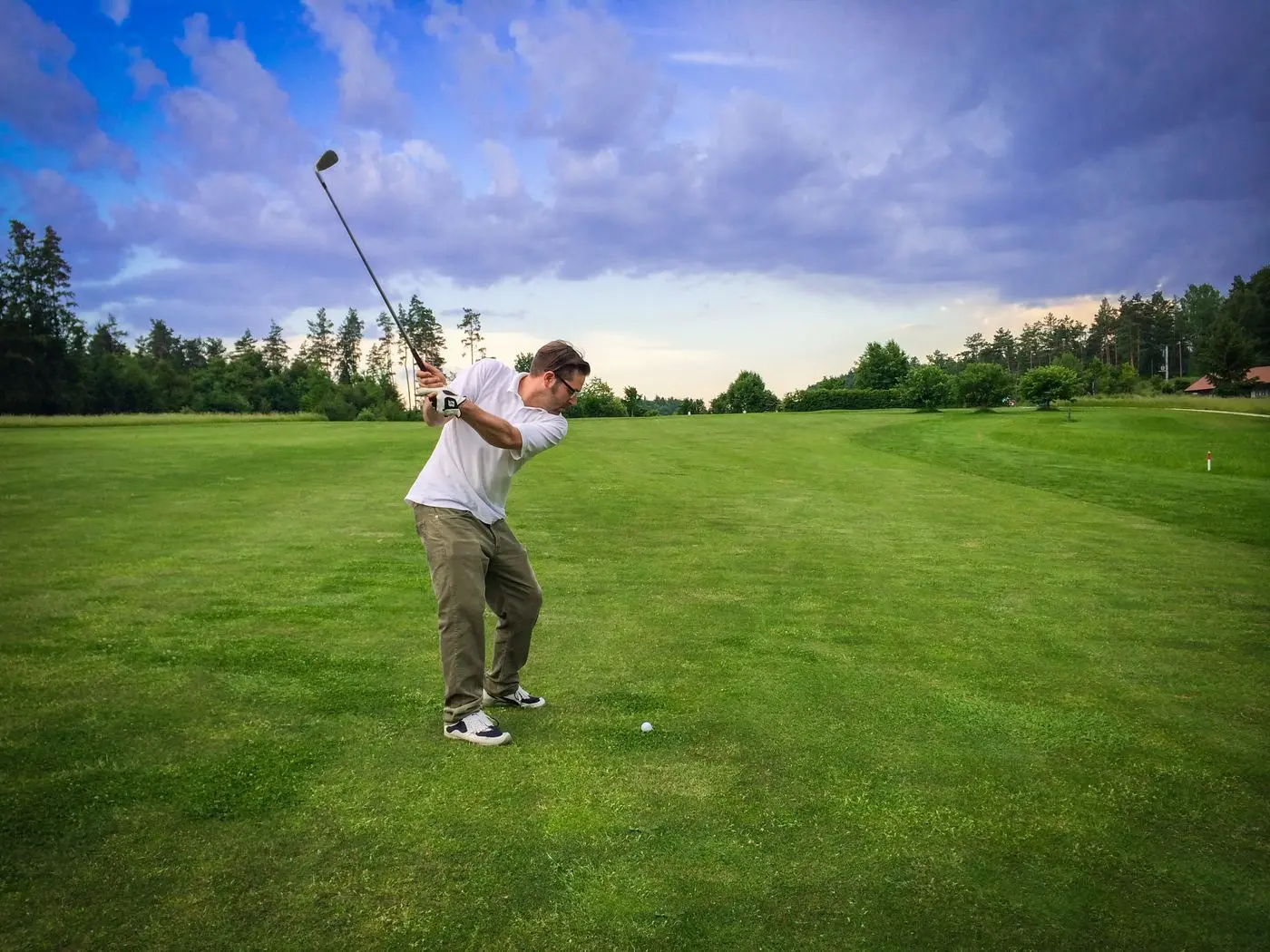 A player taking a shot at Golfanlage Gerhelm